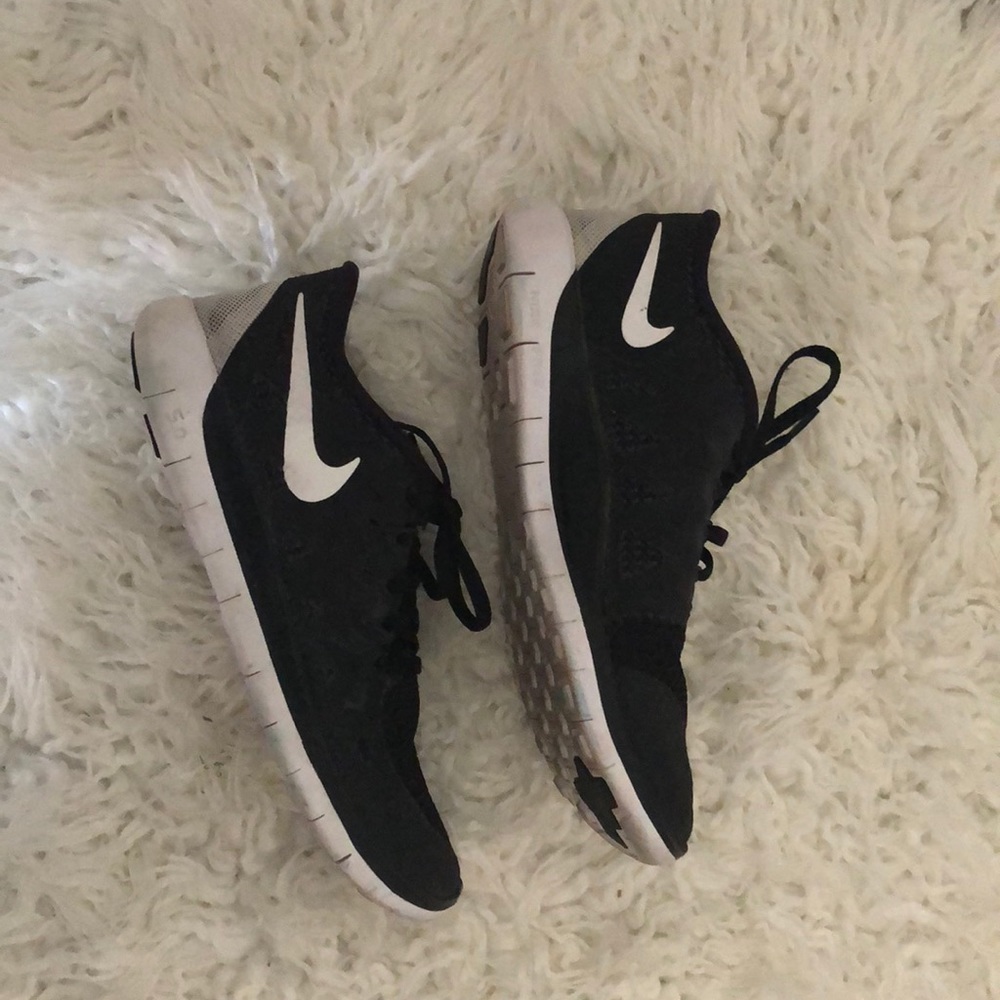Nike free runs 5.0